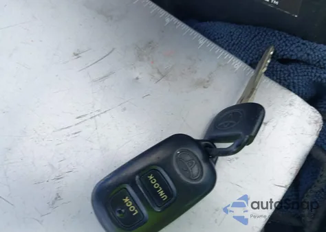 2000 Toyota Sienna Le from USA, damaged, VIN 4T3ZF13C3YU202727